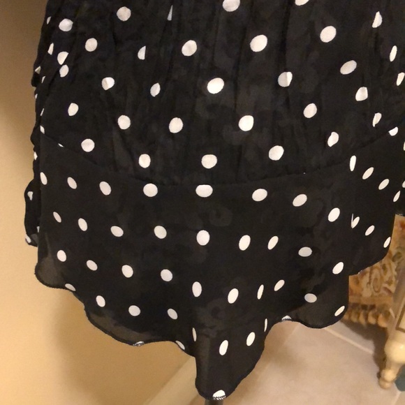 S.L.B. Black & White round ruffle collar, short sleeves crinkle polka dot top - Picture 3 of 13